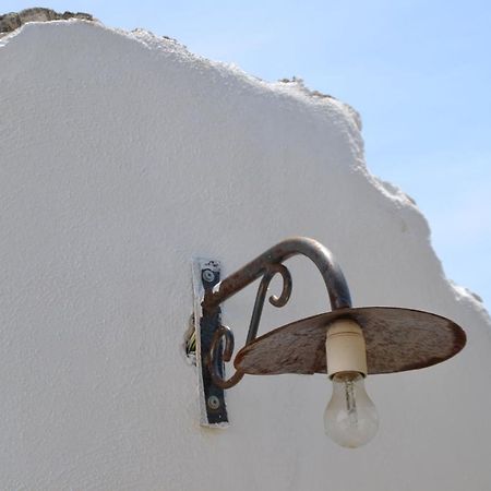 Trullo Piccola Contrada Guest House Locorotondo Exterior photo