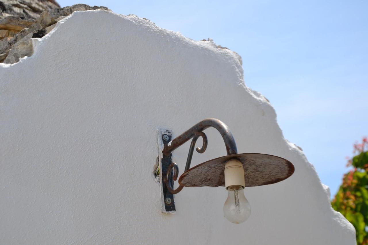 Trullo Piccola Contrada Guest House Locorotondo Exterior photo