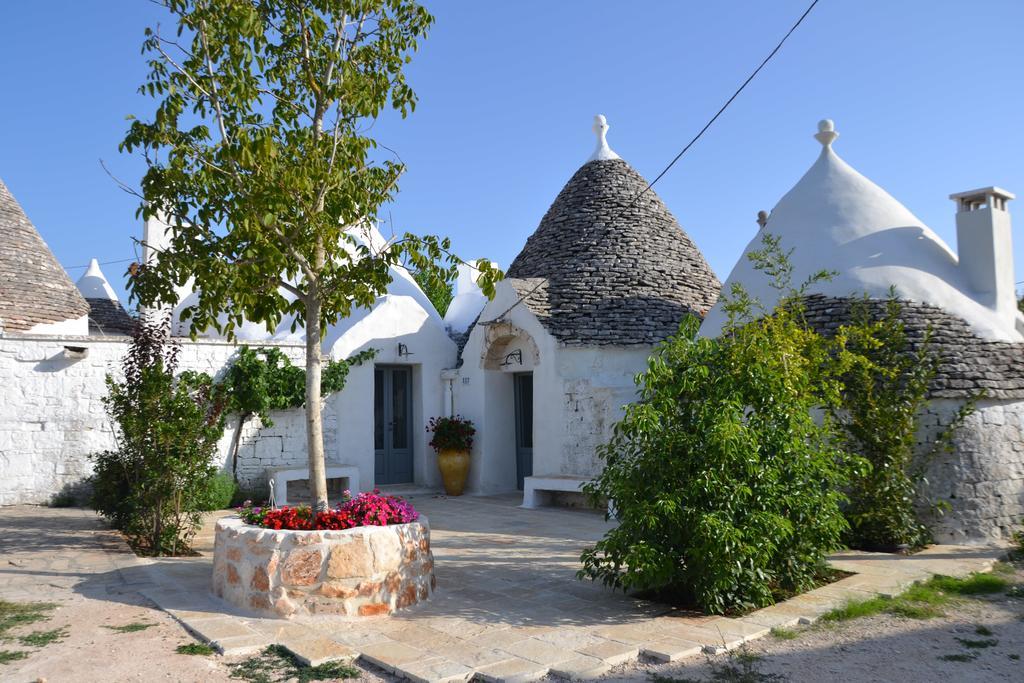 Trullo Piccola Contrada Guest House Locorotondo Exterior photo