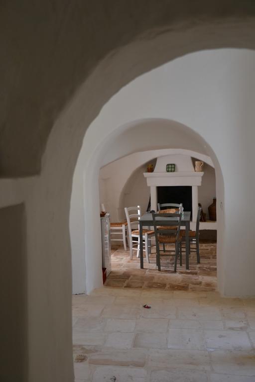 Trullo Piccola Contrada Guest House Locorotondo Exterior photo