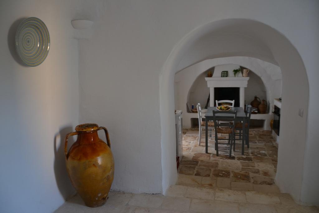 Trullo Piccola Contrada Guest House Locorotondo Exterior photo