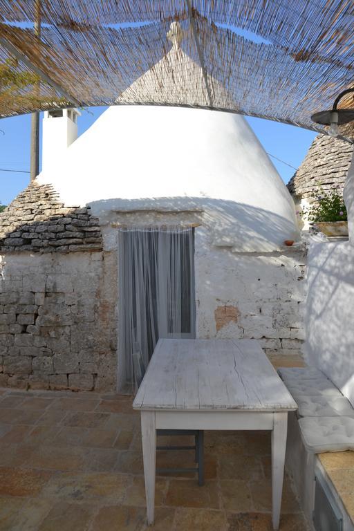 Trullo Piccola Contrada Guest House Locorotondo Exterior photo