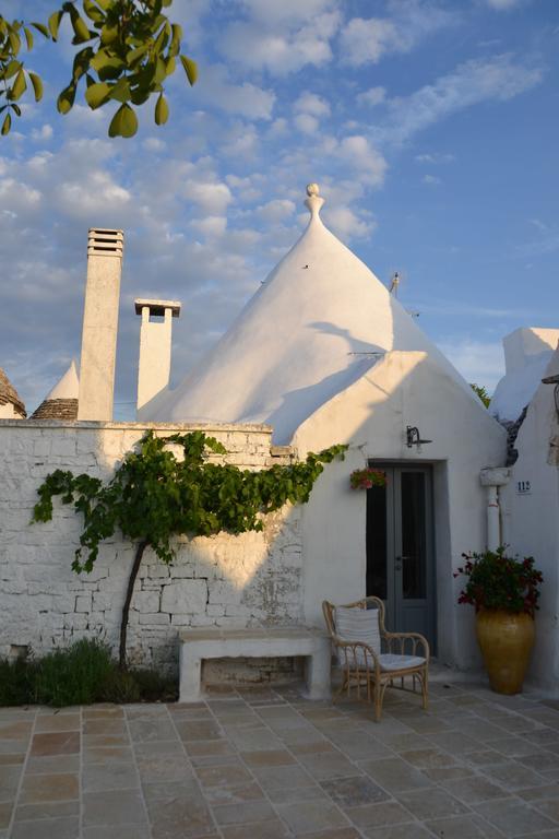 Trullo Piccola Contrada Guest House Locorotondo Exterior photo